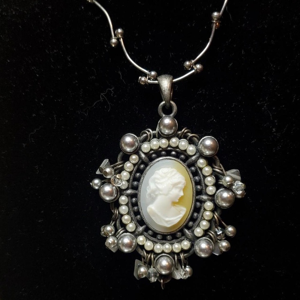vintage style silver-tone costume pendant necklace
